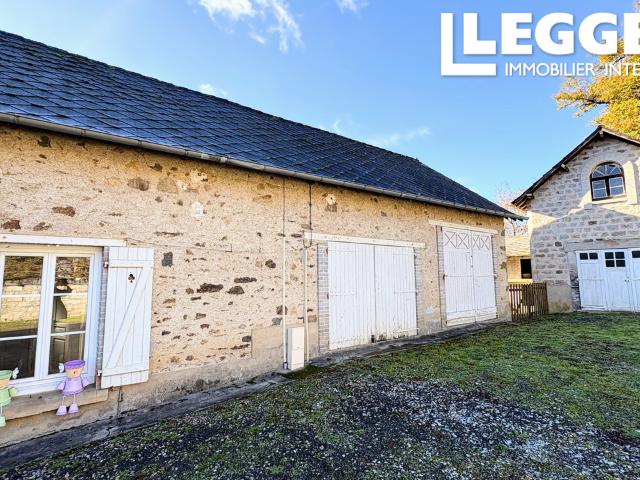 Charmante maison de 4 chambres au bord de l'eau avec potentiel gîte et cuisine d'été