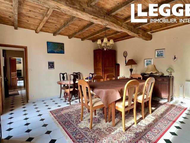 Charmante maison en pierre de 4 chambres près de Pons avec jardin arboré, dépendances & terrain de 2547m²