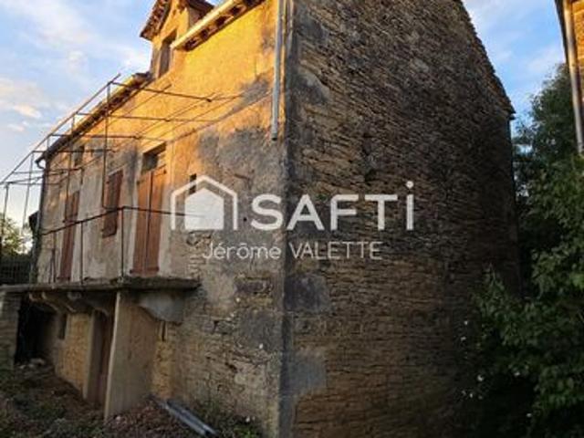Maison en pierre avec grange attenante