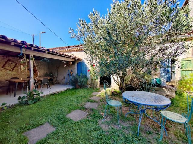 Charmante maison en pierre de 106 m² avec jardin et dépendances à VALENCE SUR BAISE 32