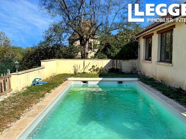 Charmante maison en pierre de 202 m² avec piscine, jardin fleuri et logement indépendant