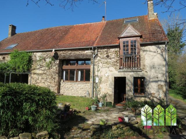 Charmante Maison en Pierre de 3 Chambres avec Jardin, Dépend. 130m² Roches