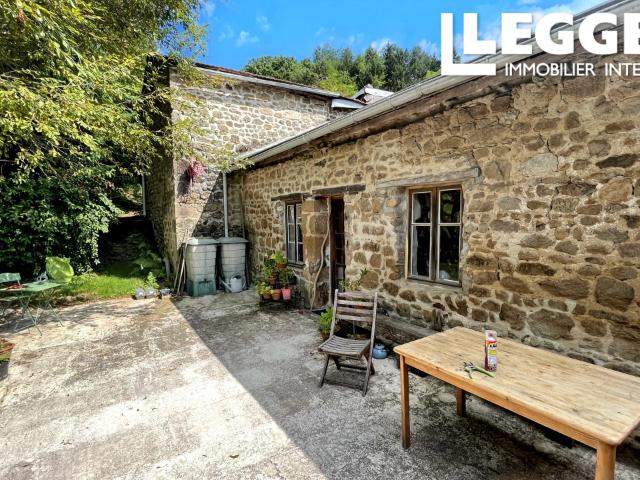 Charmante maison en pierre de 3 chambres avec un beau jardin privé, dans le magnifique parc de Millevache