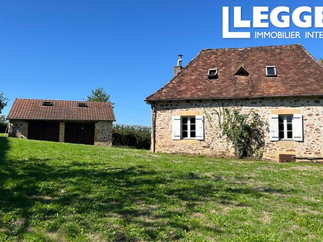 Charmante Maison en pierre de 3 chambres, Garage double et jardin. Cadre paisible et privé – Périgord Vert