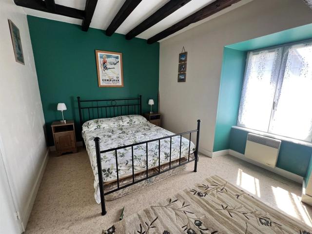 Charmante maison en pierre de deux chambres, granges et jard. 64m² Saint Estèphe