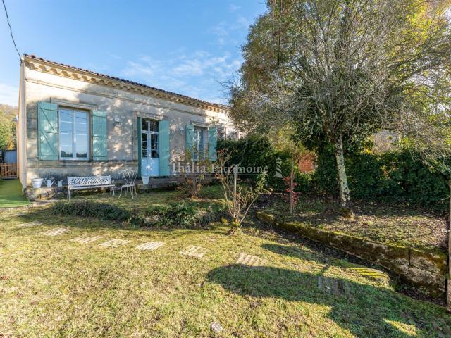 Charmante maison de plain pied dans le coeur de l'Entre deux. 150m² Lestiac Sur Garonne