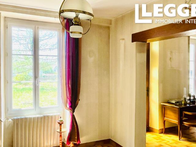 Charmante maison en pierre de style maison de maître à vendre à Neuilly le Vendin, près de Bagnoles de l’Orne