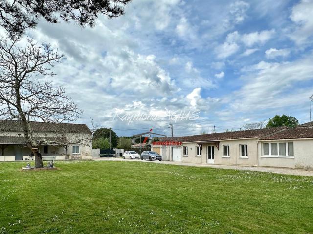 Charmante Maison en Pierre Rénovée avec Potentiel Locatif 263m² Gardonne