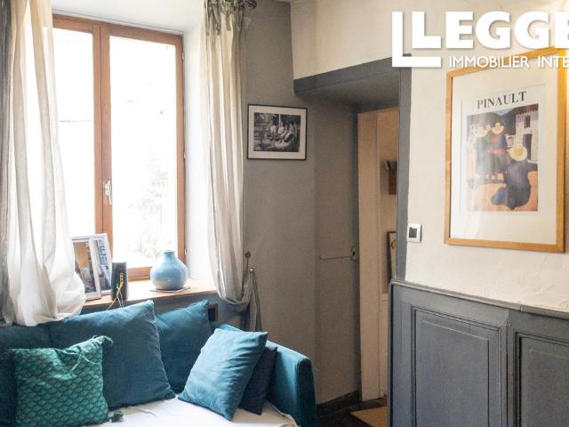 Charmante maison en pierre située dans un hameau tranquille, avec un gîte indépendant générant des revenus