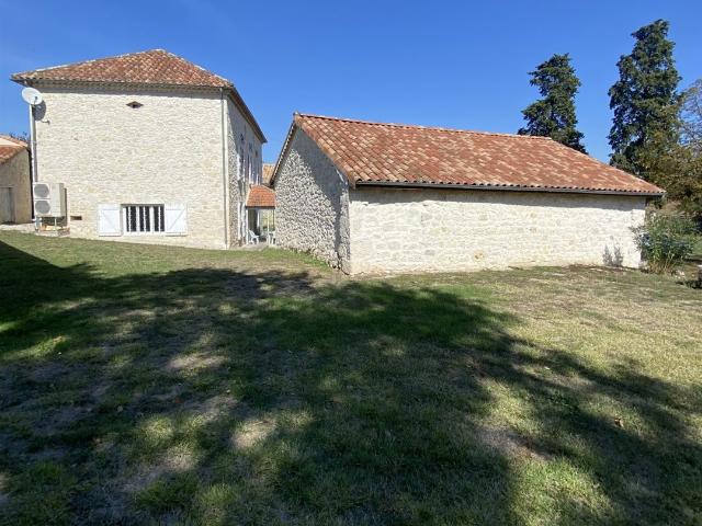 Charmante maison en pierres avec dépendances 239m² Engayrac