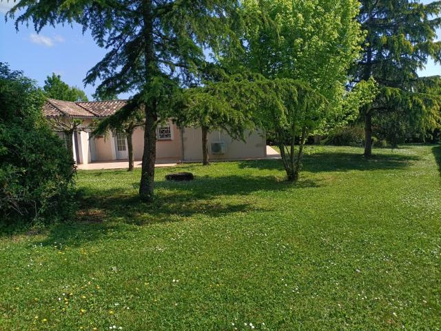 Charmante maison en très bon état à Varen sur 2050m2 de terr. 142m² Varen