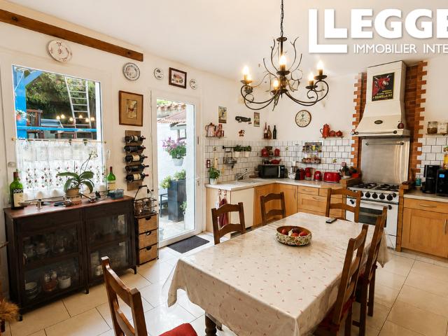 Charmante maison entièrement rénovée avec garage et jardin, dans le magnifique village d’Aubeterre sur Dronne