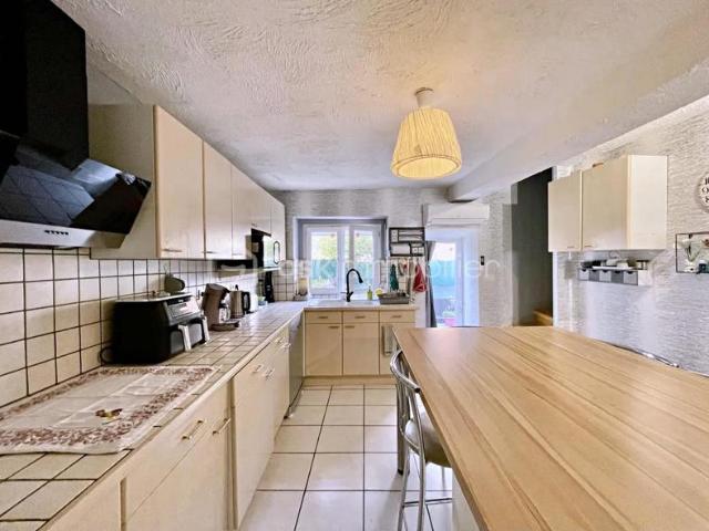 Charmante maison familiale au cœur de Mareuil le Port – Port à Binson