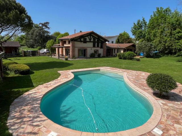 Charmante maison familiale avec vastes jardins aux portes de. 214m² Balma