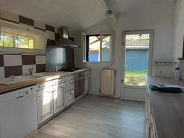 Charmante maison familiale de 83m² sur un terrain de 1563m² avec dépendances