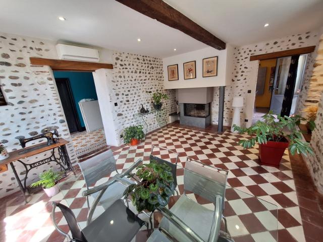 Charmante maison Gasconne 145m² Habitable avec 185m² de dépendances sur 1300m² de terrain