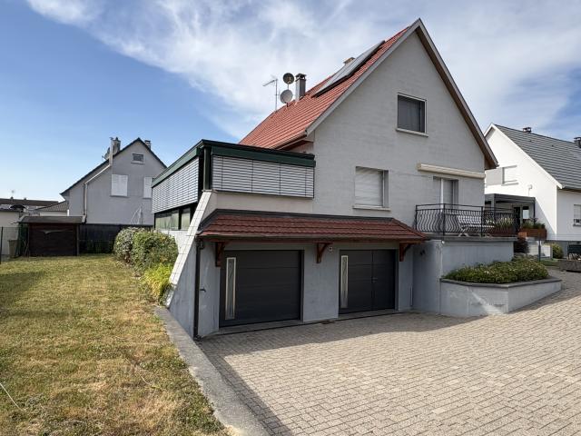Charmante maison individuelle avec véranda, grand jardin, double garage et panneaux solaires
