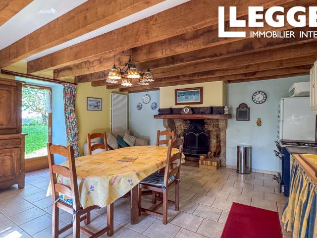 Charmante maison individuelle en pierre de 3 chambres avec jardin et vue, située dans un hameau paisible