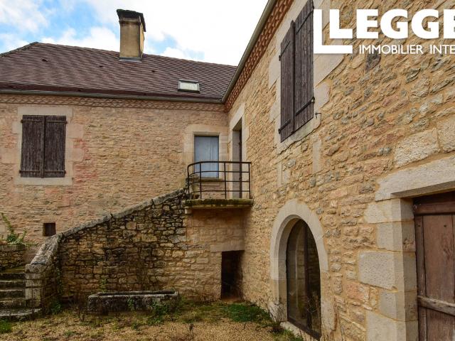 Charmante maison individuelle en pierre, jardin, vue imprenable, rénovée, située dans un village de Dordogne