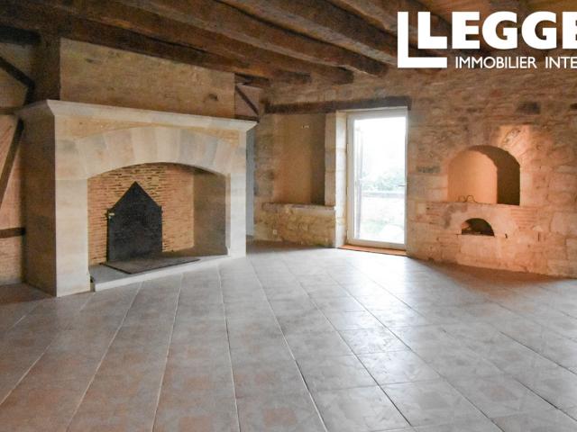 Charmante maison individuelle en pierre, jardin, vue imprenable, rénovée, située dans un village de Dordogne