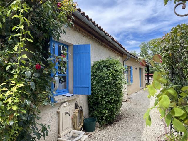 Charmante maison périgourdine avec piscine, beau jardin et d. 172m² Sainte Alvère