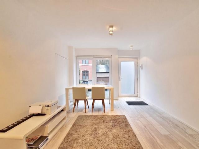 Charmante maison rénovée, 2 chambres et terrasse!
