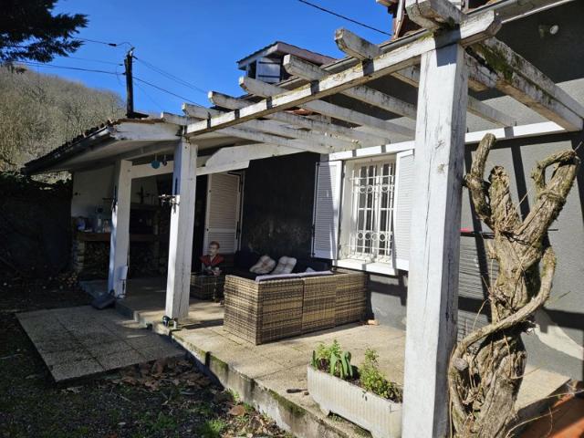 Charmante maison rénovée avec un jardin privé de 8917m2