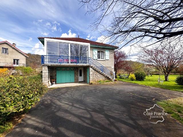 Charmante maison renovée avec beau jardin à St. Etienne de M