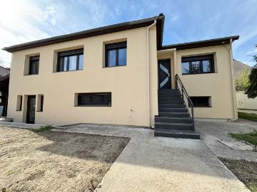 Charmante maison rénovée située à proximité du centre ville