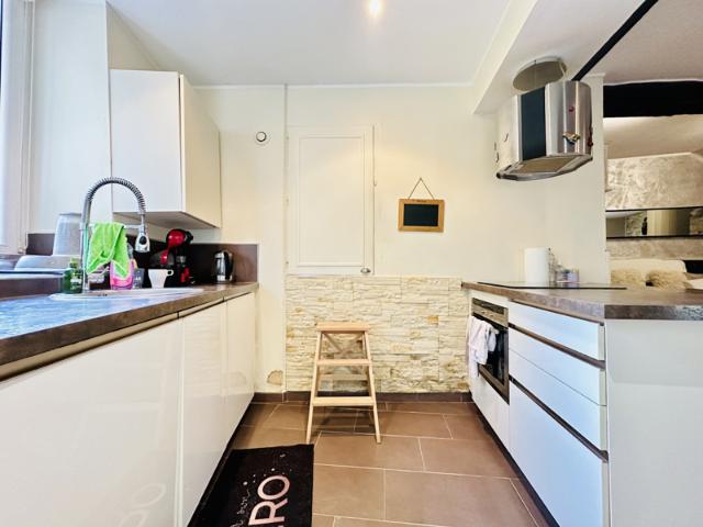 Charmante maison sur 2 niveaux avec terrasse en dernier étag
