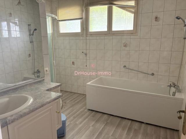 Charmante maison sur sous sol. de 90 m² 5 pièces en location à Dissay, 2 chambres