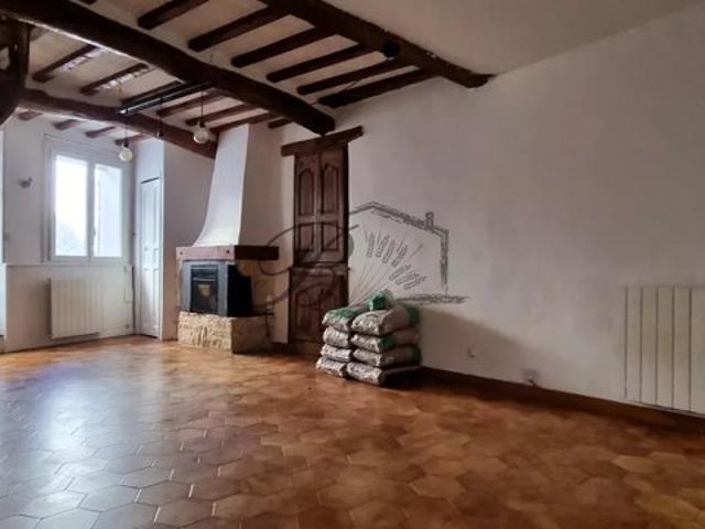 Charmante Maison T4 de Village en Pierre avec extérieur, à Mirabeau 84120