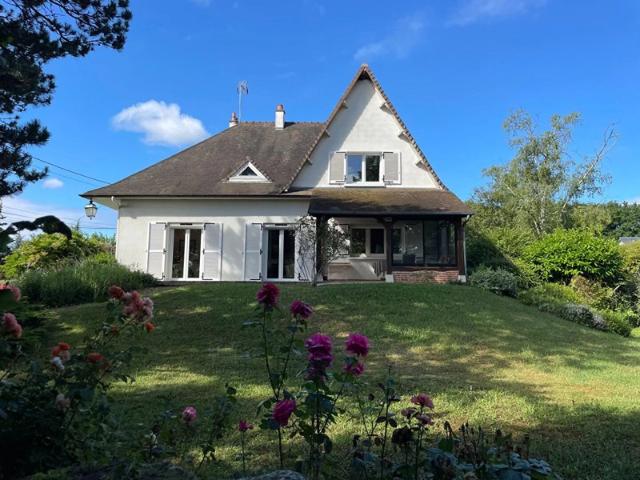 Charmante Maison Traditionnelle au Coeur de Cellettes