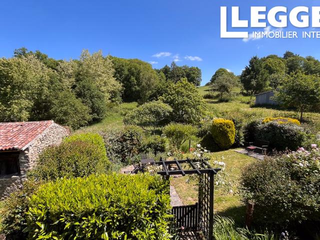 Charmante Maison Traditionnelle en Limousin avec Jardin et Grange à Aménager