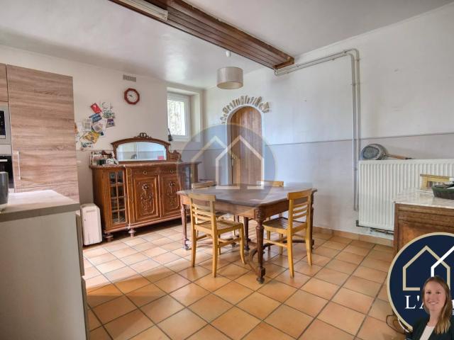 CHARMANTE MAISON, 2 CHAMBRES, 1 STUDIO, 2 GARAGES, 192m², TERRAI