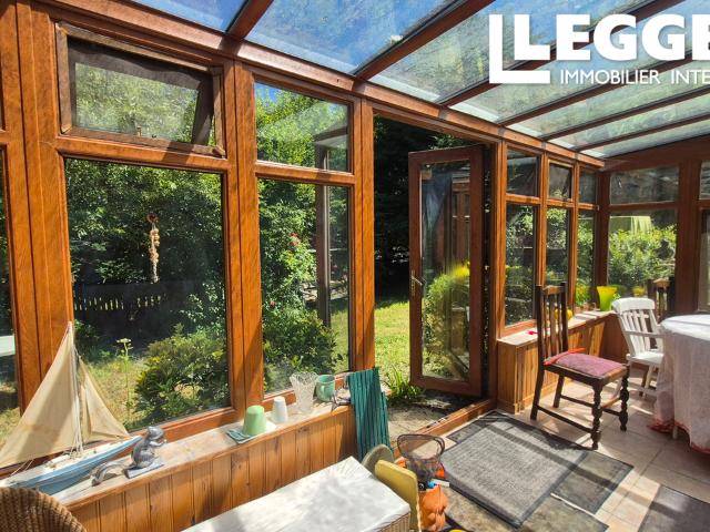Charmante maison 2 chambres avec grande dépendance en pierre et terrain de 2000 m² proche du centre de Duault