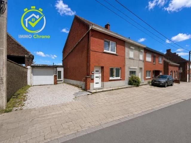 Charmante maison 3 façades avec garage, entrepôt et jardi
