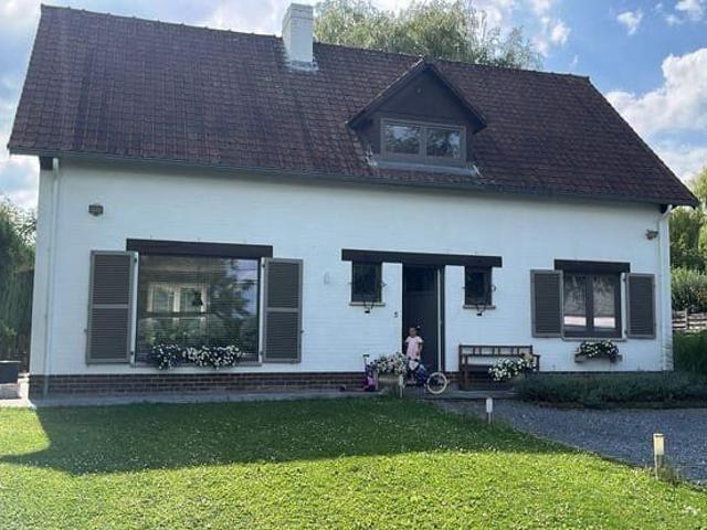Charmante maison 3ch 1Sdb 1 Sdd grand jardin et parking