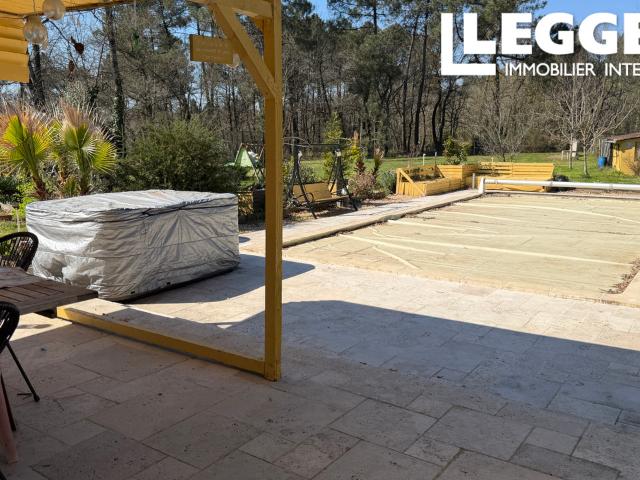Charmante maison 4 ch/2 sdb, piscine, jardin clos avec bois. Cadre calme – Périgord Vert