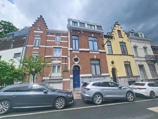CHARMANTE MAISON 4 CHAMBRES AVEC JARDIN A COTE DU PARVIS ST