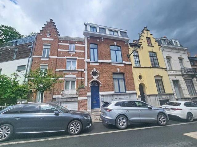CHARMANTE MAISON 4 CHAMBRES AVEC JARDIN A COTE DU PARVIS ST