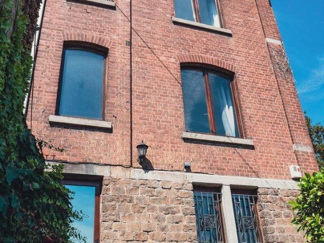 Charmante maison 4 façades à louer – Quartier du Laveu