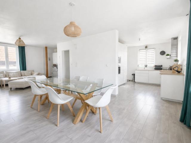 Charmante maison 4 pièces rénovée avec grange à Ostwald 67540