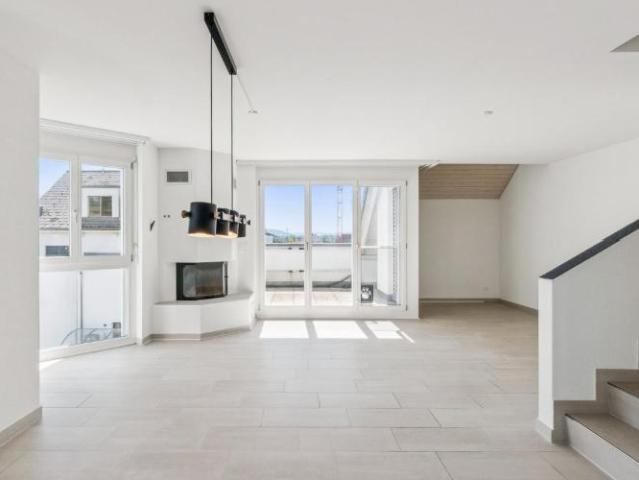 Charmante Maisonette Dachwohnung in Bassersdorf mit Sonnenbalkon