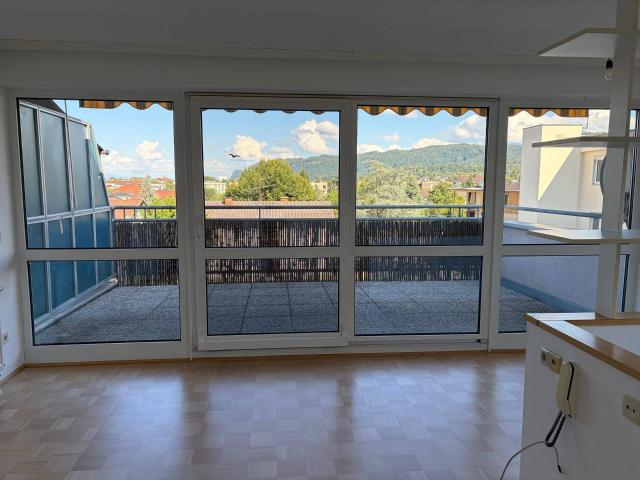 Charmante Maisonette mit großer Sonnenterrasse, neuer Studioküche und Garagenplatz Wohnen in bester Lage nahe Klagenfurt