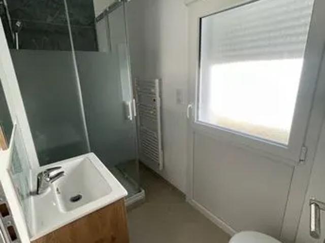 Charmante maisonnette T2 entièrement rénovée à neuf avec jardinet et annexe – Saintes Rive Droite