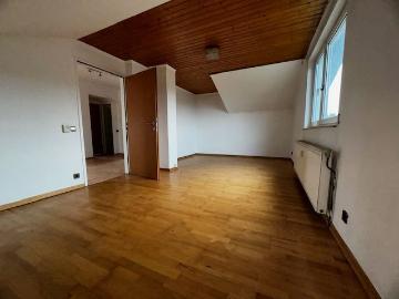 CHARMANTE MANSARDENWOHNUNG AMSTETTEN / STADTRAND