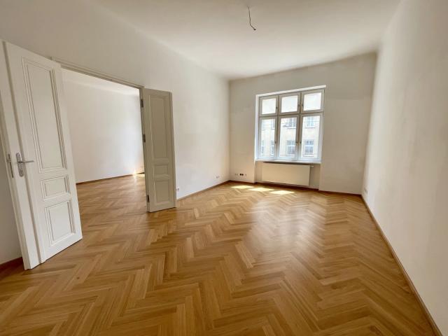 CHARMANTE, SONNIGE ALTBAUWOHNUNG MIT MINIBALKON NÄHE U6 ALSER STRASSE 3 ER WG GEEIGNET