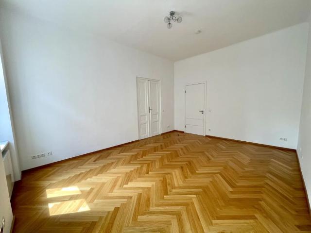 CHARMANTE, SONNIGE ALTBAUWOHNUNG MIT MINIBALKON NÄHE U6 ALSER STRASSE 3 ER WG GEEIGNET