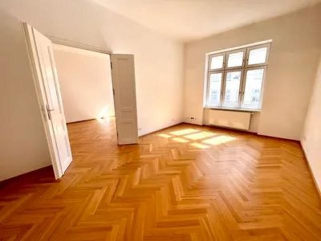 CHARMANTE, SONNIGE ALTBAUWOHNUNG MIT MINIBALKON NÄHE U6 ALSER STRASSE UND AKH 3 ER WG GEEIGNET